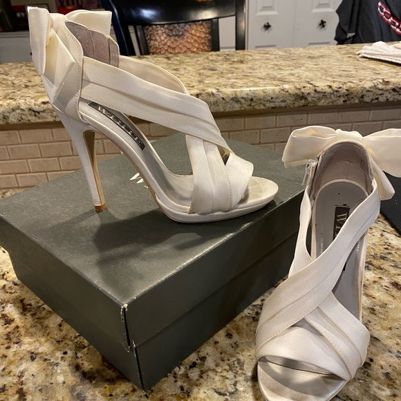 White by Vera Wang | Shoes | Vera Wang High Heel Bow | Poshmark